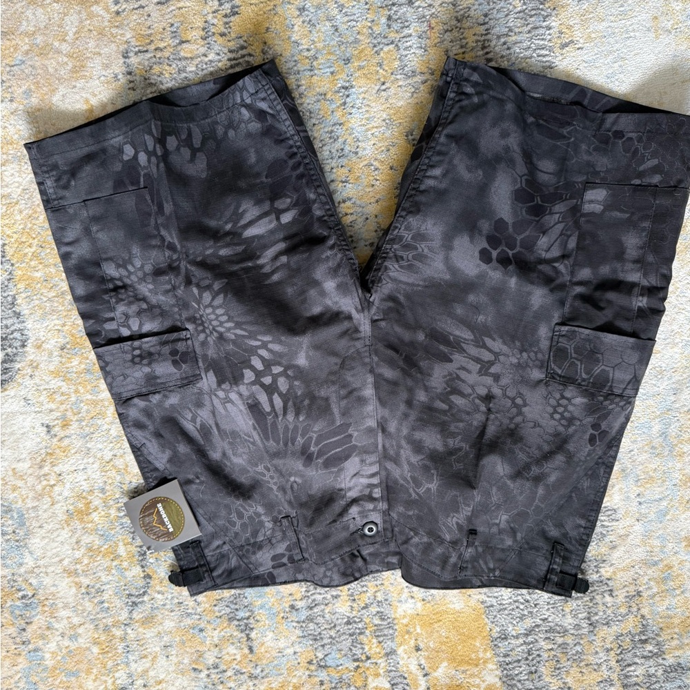 Men’s Trio of NEW Shorts - 3 patterns - Picture 6 of 14